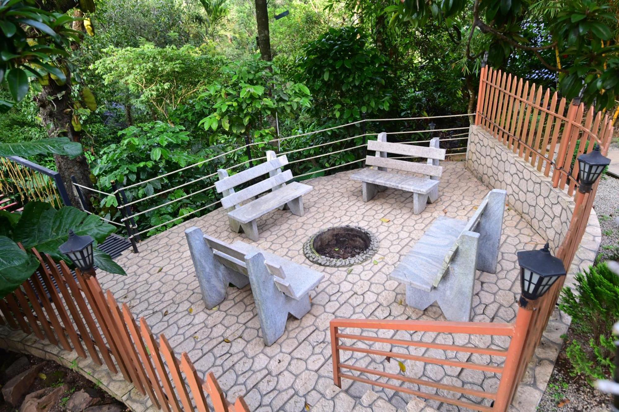 Misty Rain Estate Hotel Madikeri Bagian luar foto
